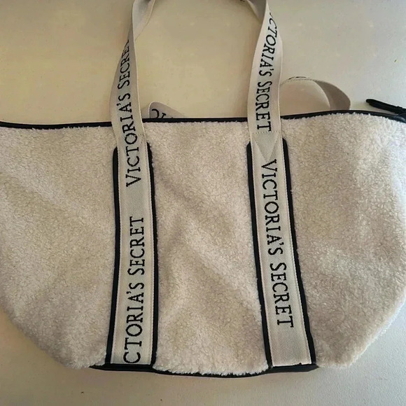 Victoria secret - Picture 1 of 4